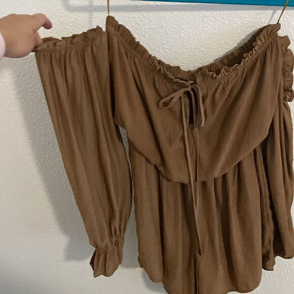 VICI- Tan off the shoulder romper- Size Small - Picture 3 of 11